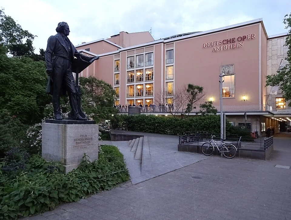 Oper und Theater